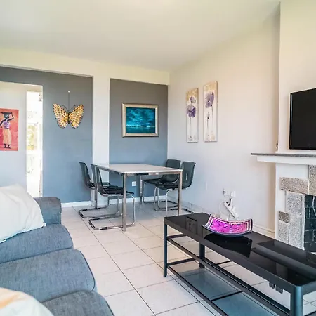 Apartment 2 Bedroom Nice In